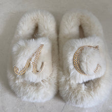 Load image into Gallery viewer, Kids Furry Slides Off White
