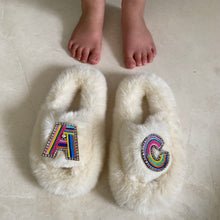 Load image into Gallery viewer, Kids Furry Slides Off White
