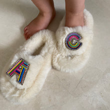 Load image into Gallery viewer, Kids Furry Slides Off White
