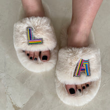 Load image into Gallery viewer, Adult Furry Slides Off White
