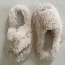 Load image into Gallery viewer, Adult Furry Slides Off White
