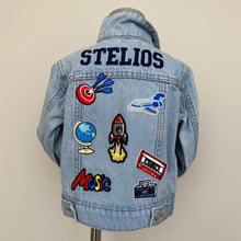 Load image into Gallery viewer, Retro Radio
