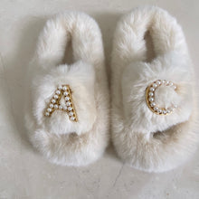 Load image into Gallery viewer, Kids Furry Slides Off White
