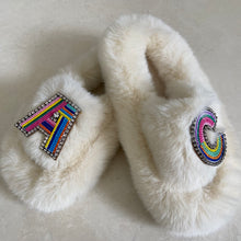 Load image into Gallery viewer, Kids Furry Slides Off White
